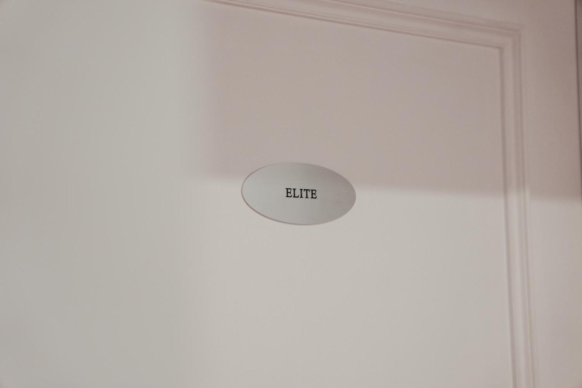 Hotel Casino Elite Quievrain 外观 照片
